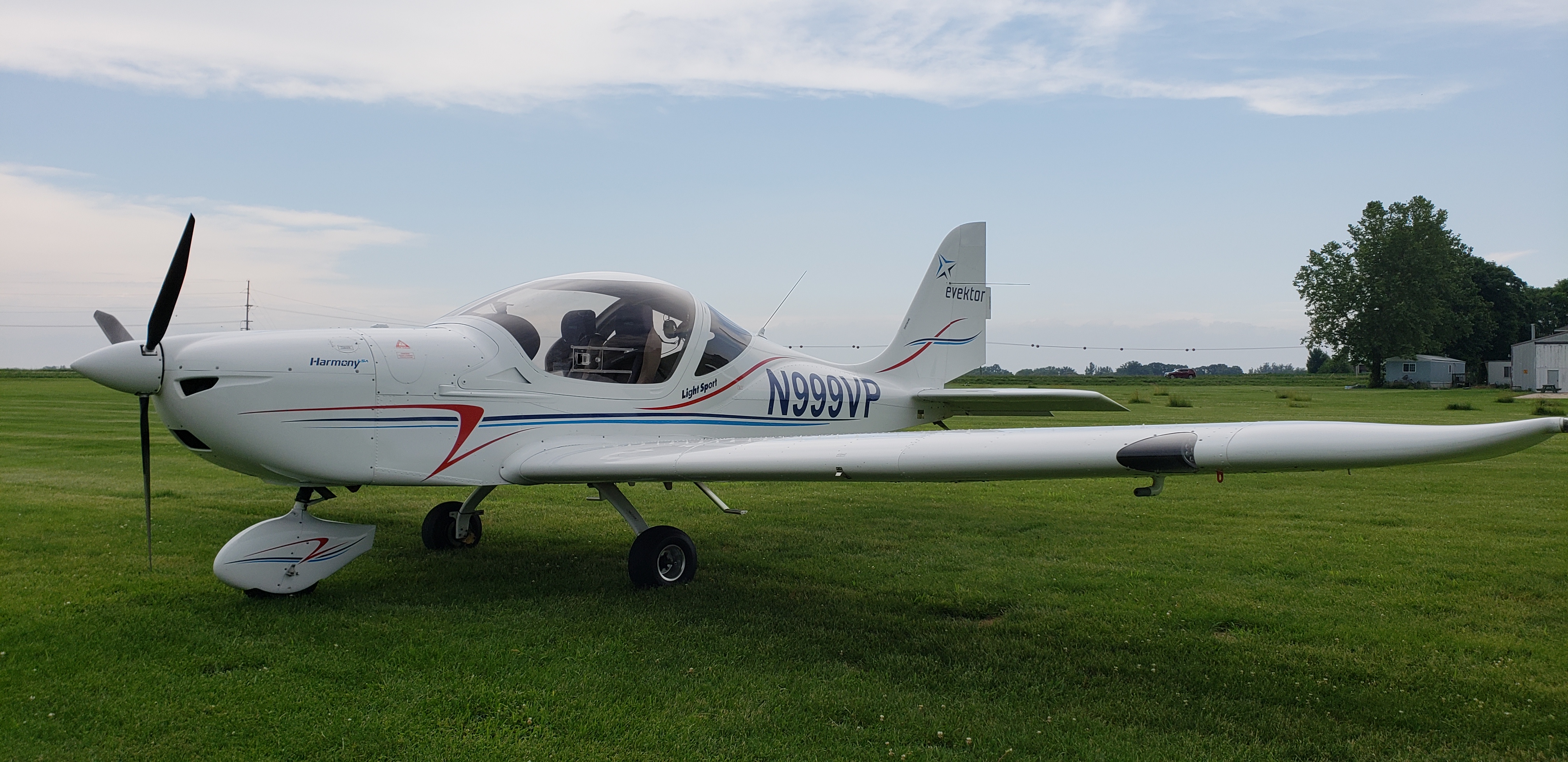 N999VP Evektor Harmony